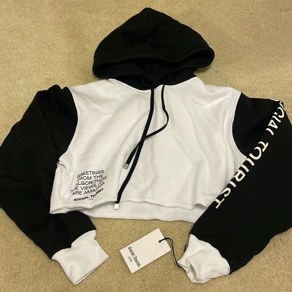 Social Tourist cropped hoodie